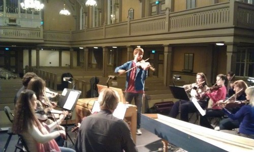  Pics from Alex's rehearsal before the 音乐会 in Tromsø’s Cathedral, 19/10/11 ;)