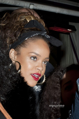  Rihanna leaves her Hotel in Paris, Oct 18
