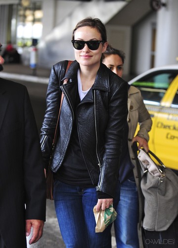  Arrives at LAX Airport [October 20, 2011]