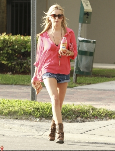  Ashley out in Miami