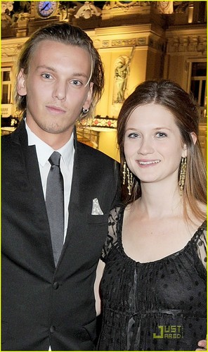  Bonnie Wright & Jamie Campbell Bower: Soiree Sweethearts!