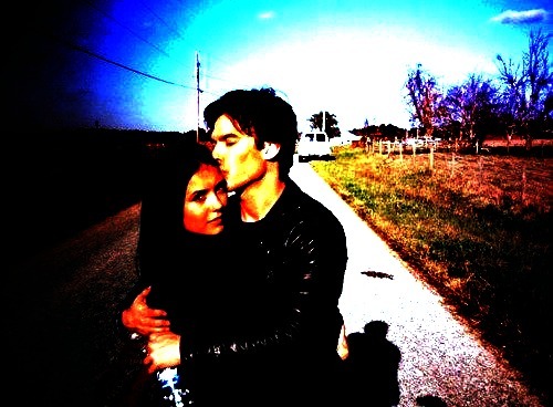  Damon&Elena প্রণয়