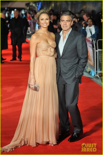  George Clooney & Stacy Keibler: 'Descendants' Premiere!