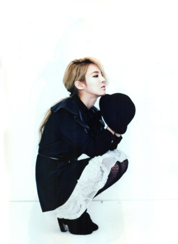  Hyoyeon Vogue Korea 2011 November Issue