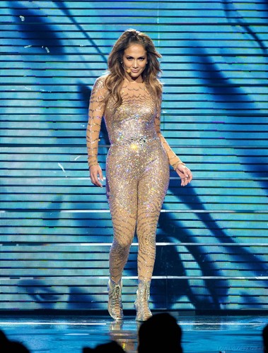  Jennifer Lopez: Mohegan Sun Anniversary Performance!