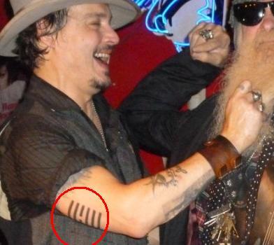  Johnny Depp “I Ching” Tattoo
