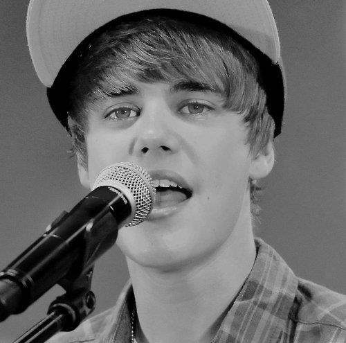  Justin Bieber-My Idol