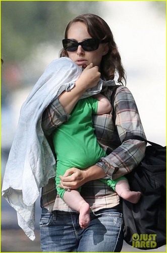  Natalie Portman & Baby Aleph Visit A Friend
