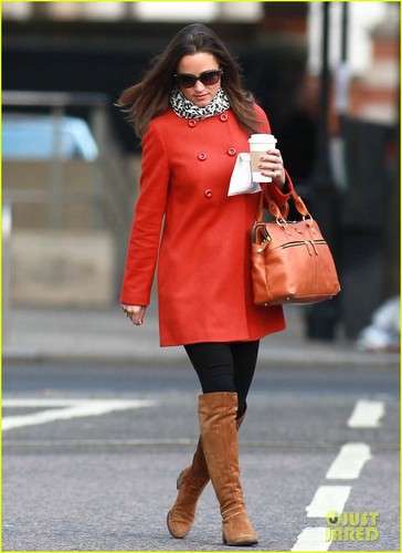 Pippa Middleton: Ravishing in Red!