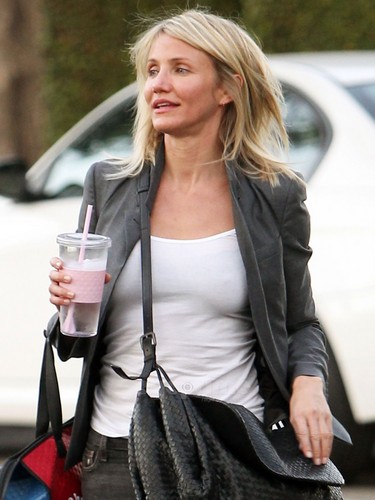  Cameron Diaz spotted after getting her Hair done in BevHills, Oct 27