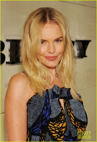  Kate Bosworth: impermeável, burberry Body Bash with Michael Polish!