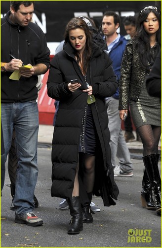  Leighton Meester bundles up on the set of Gossip Girl on Wednesday (October 26) in New York