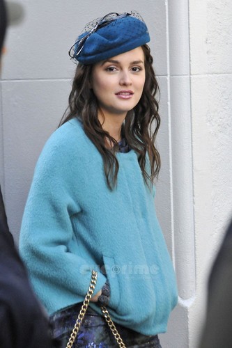  Leighton Meester on the Set of Gossip Girl in NY, Oct 25