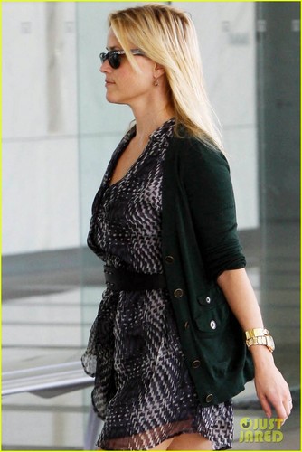  Reese Witherspoon: Century City Meeting!