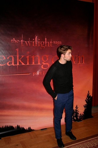 Robert & Ashley at the Stockholm Press Conference