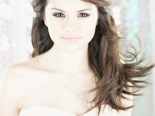  Selena Gome চুম্বন & Tell PhotoShoot