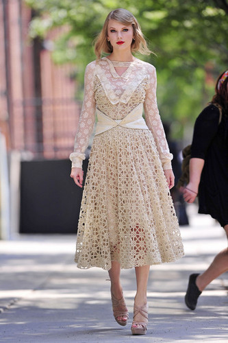  Taylor cepat, swift at the Rodarte Fashion tampil in NYC