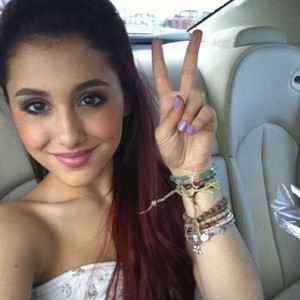  Ariana Grande looking beautiful, as always :]