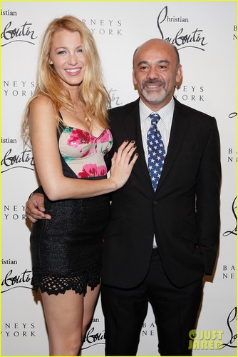  Blake Lively: Christian Louboutin coquetel Cutie!