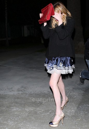  Emma Roberts leaves Dia das bruxas Party in Hollywood, Oct 28