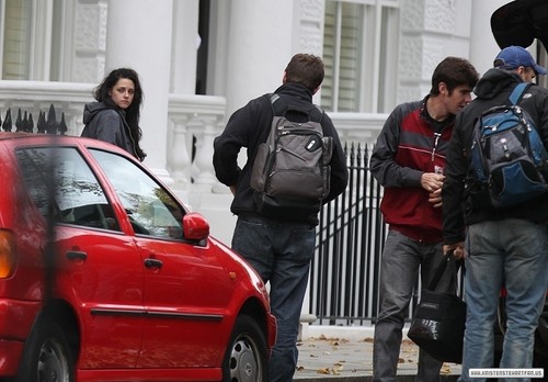  Kristen leaving house in London, UK - Oct 29, 2011