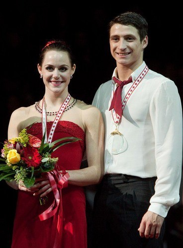 Medal Ceremony - pattinare, skate Canada 2011
