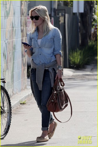  Reese Witherspoon: Santa Monica Friday Fun