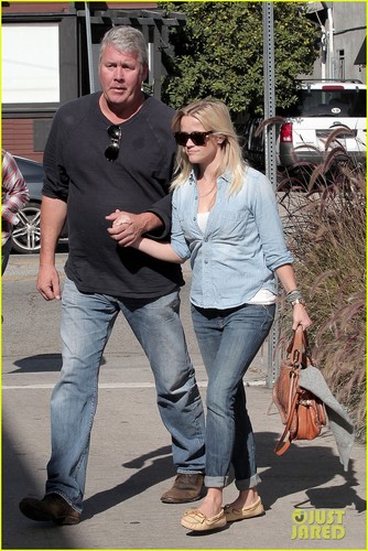  Reese Witherspoon: Santa Monica Friday Fun
