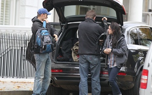  Rob & Kristen arriving at the same apartment, seperately ( Oct 29th & 30th)