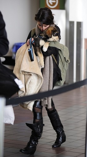  Selena - At Lax Airport - October 31, 2011
