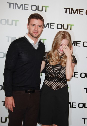  Amanda and Justin at the "Time Out" photocall in Paris - 04/11/11