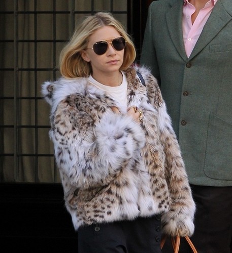  Ashley - seen leaving her hotel in NYC, 07. October 2011
