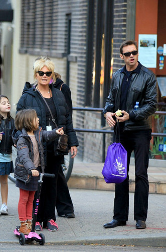  Hugh Jackman walks with his wife and daughter