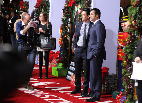 Kal Penn @ the Premiere of 'A Very Harold & Kumar 3D Christmas'