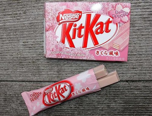  berwarna merah muda, merah muda Kit Kat