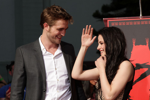  Kristen & Rob's Hollywood Handprints Ceremony [HQ]