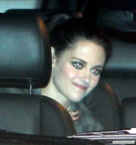  Kristen Stewart leaving Jimmy Kimmel ipakita in Hollywood - November 3rd, 2011.