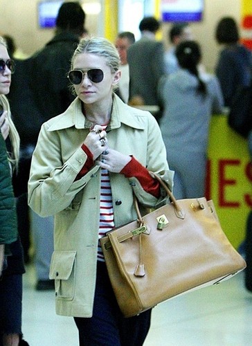  Mary-Kate & Ashley - arrive at JFK Airport in New York, 04 October 2011