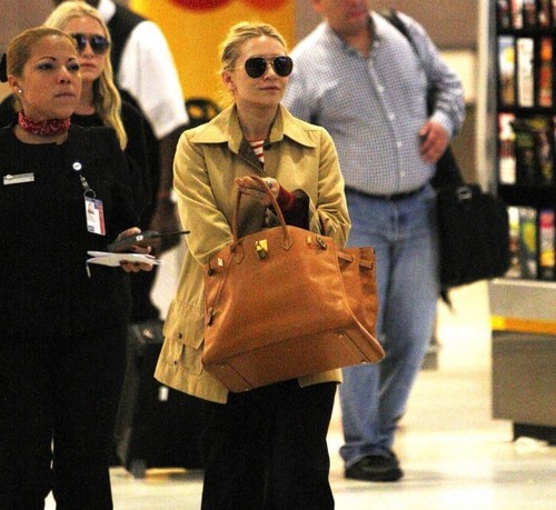  Mary-Kate & Ashley - arrive at JFK Airport in New York, 04 October 2011