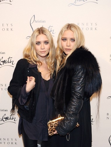  Mary-Kate & Ashley - attend the Louboutin 칵테일 party at Barneys NY, 01. November 2011