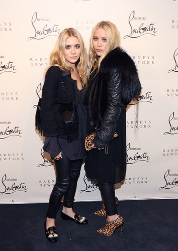  Mary-Kate & Ashley - attend the Louboutin 칵테일 party at Barneys NY, 01. November 2011