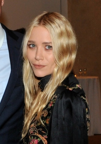  Mary-Kate - attends the Take Главная a Nude benefit at Sotheby's in NYC, 17. October 2011