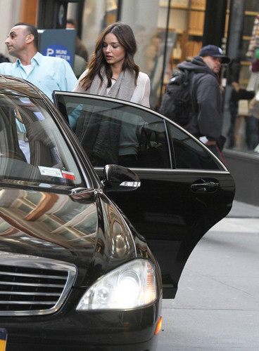  Miranda Kerr Leaving Her NYC Apartment