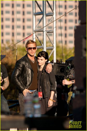  Ryan ngỗng con, gosling & Rooney Mara: 'Lawless' Set Pics!