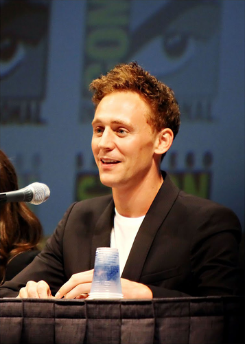 Tom Hiddleston at San Diego Comic-Con 2010