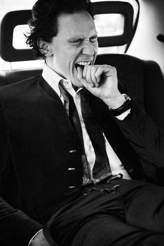  Tom Hiddleston da David Titlow for Esquire UK December 2011