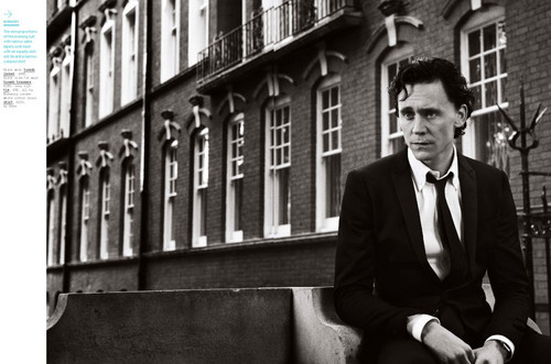  Tom Hiddleston door David Titlow for Esquire UK December 2011