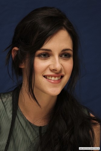  "Breaking Dawn" Press Conference in Los Angeles - November 6, 2011.