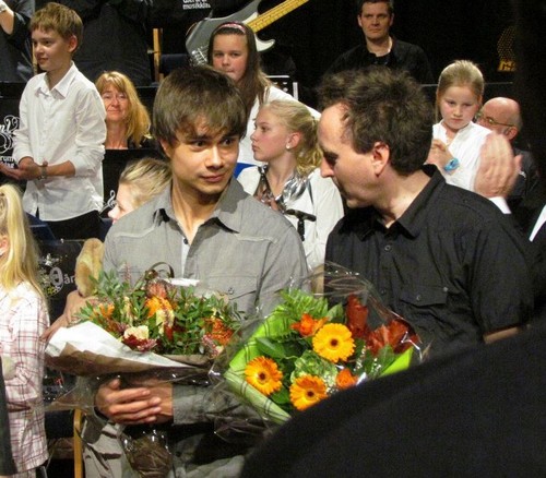  Alex at the anniversary concierto of Gjerdrum School 6/11/2011 :)