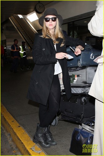  Amanda Seyfried: Back in L.A. After European Promo Tour